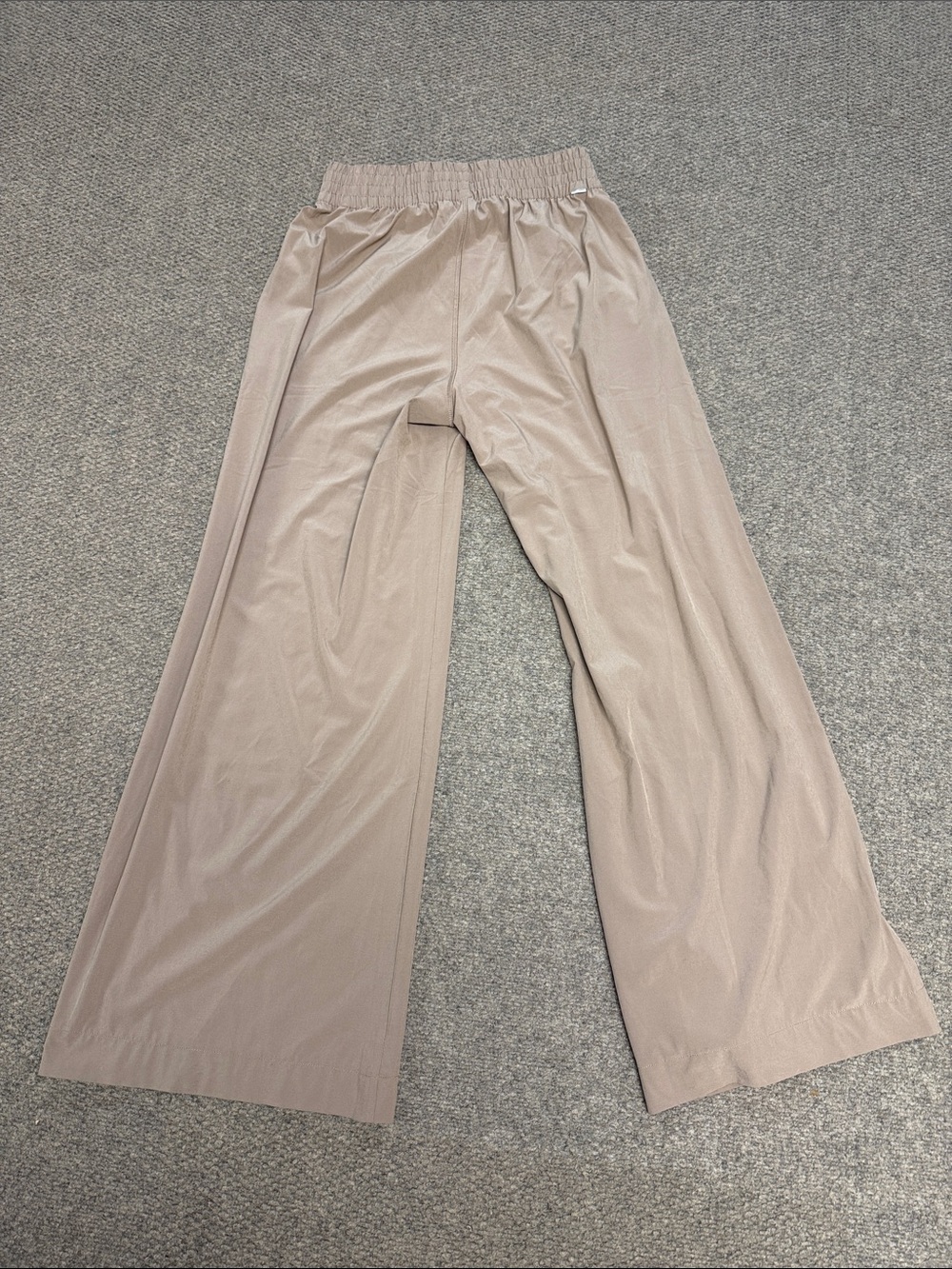EUC Vuori Villa Wideleg Pant in Sold Out Goldenrod - Picture 4 of 6